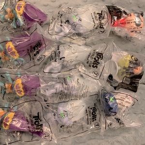 12 TROLLS/INCREDIBLES/LIFE OF PETS Happy Meal Toys